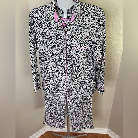 Victoria's Secret Black and White Cozy Pajama Set - Picture 2 of 10